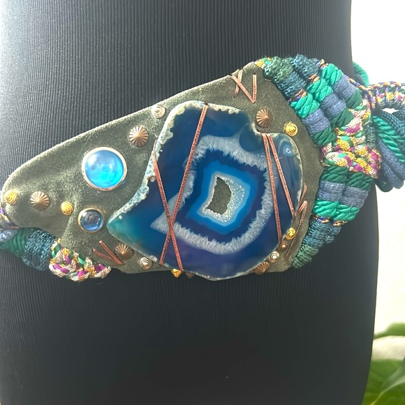 Vintage FUN 80s belt with Blue Agate Slice Geode center stone - Picture 2 of 4